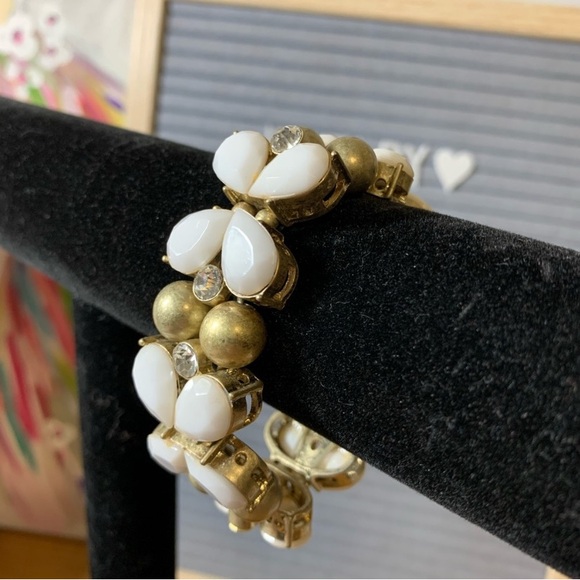 Elegant White and Gold Stretch Bracelet - Picture 2 of 5